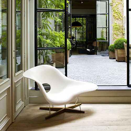 Eames La Chaise