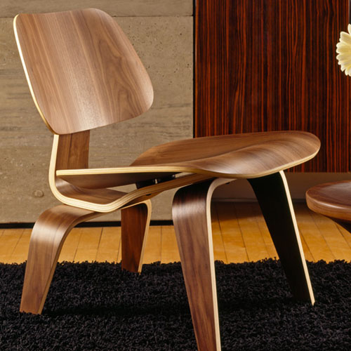 Replica plywood lounge chair by Eames